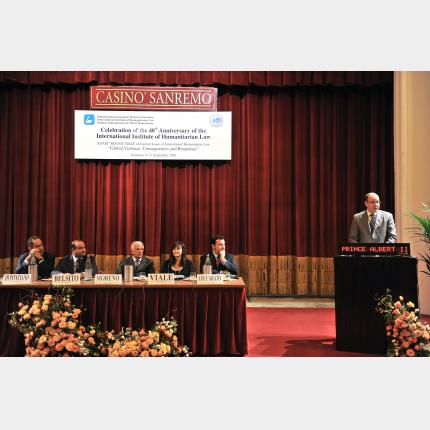 S.A.S. le Prince ALBERT II s'est rendu à l'Institut International de Droit Humanitaire de Sanremo, jeudi 9 septembre, à 10h